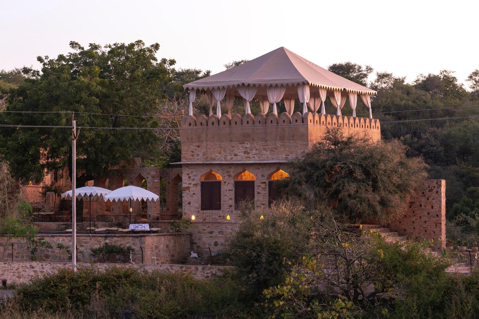 Manmatha A Luxury Retreat Bed & Breakfast Udaipur Exterior photo